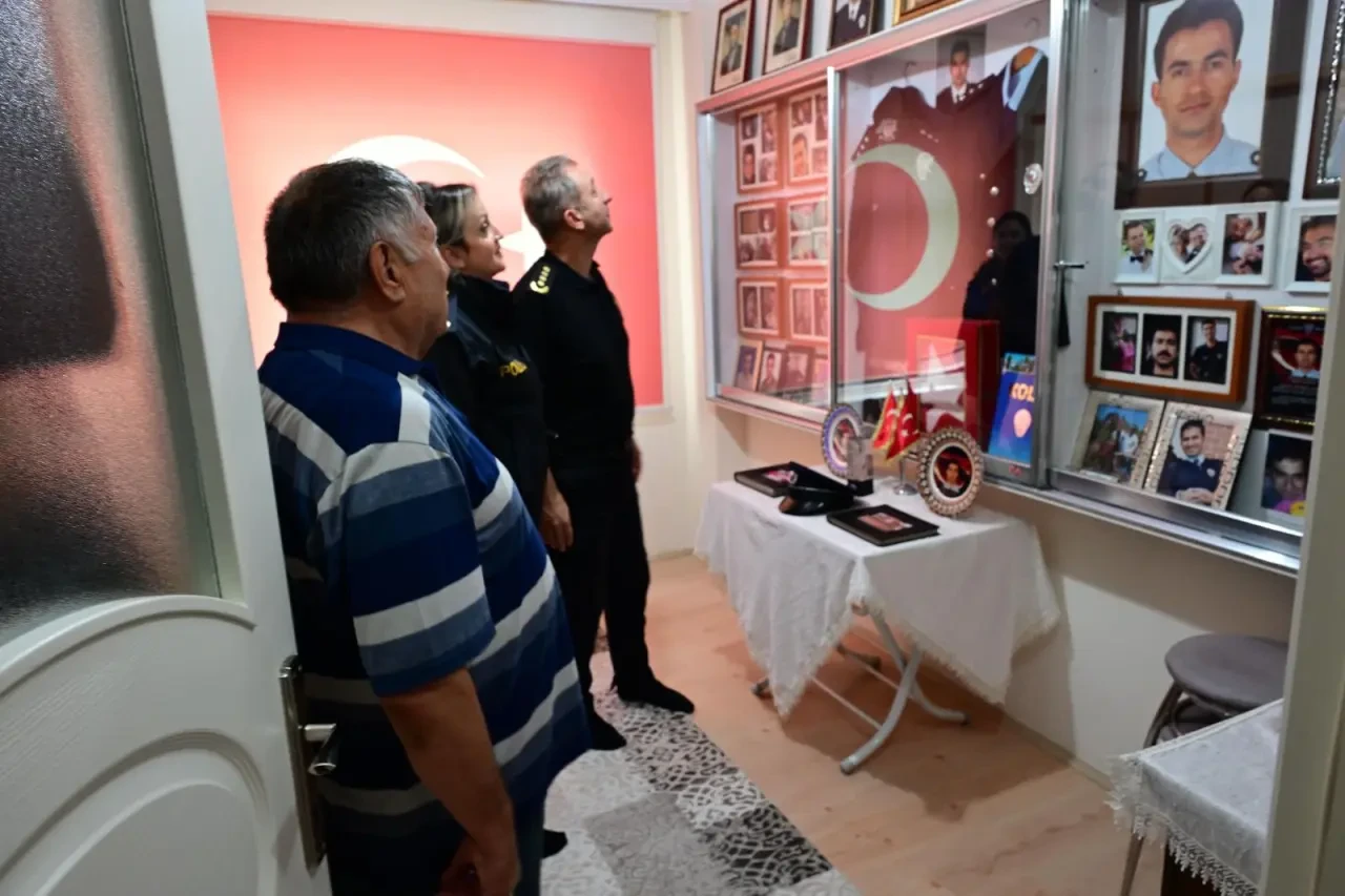 Amasya’da Şehit Başkomiser Hüseyin Hatipoğlu Rahmetle Anıldı 2