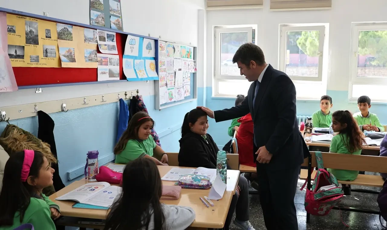 Eğitime Değerli Dokunuş: Vali Bakan Okulda 1