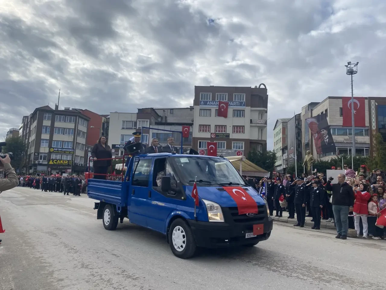 Merzifon Kırmızı-Beyaza Büründü: Cumhuriyet 102 Yaşında! 2