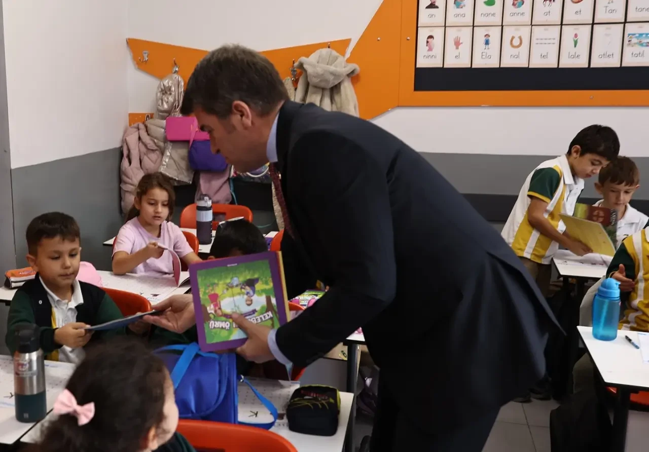 Amasya Valisi Önder Bakan, Kutlubeyli Miniklerle Buluştu 3