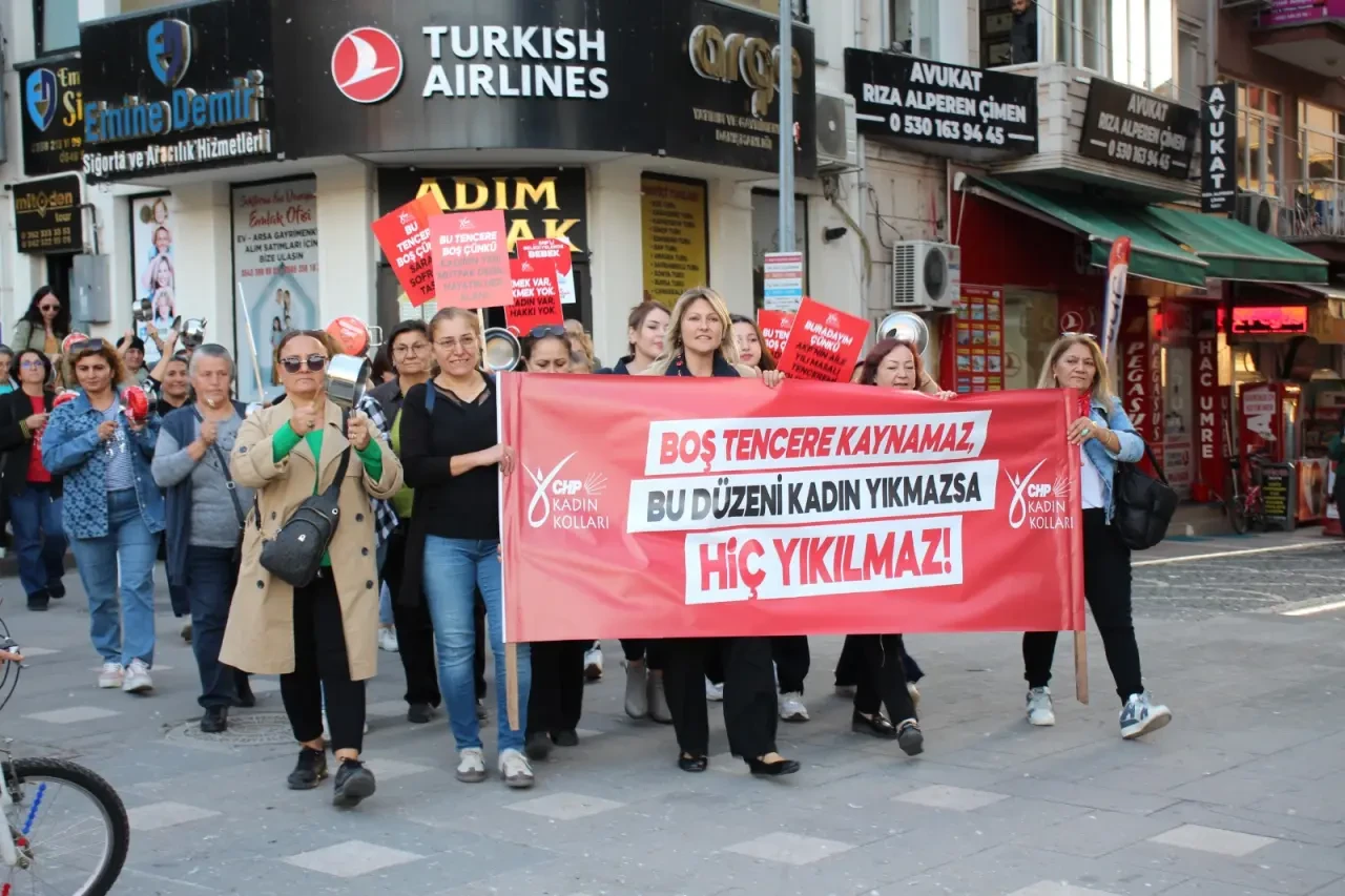 CHP Kadın Kolları “Boş Tencere” Eylemi Gerçekleştirdi 2