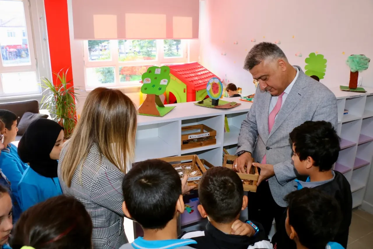 Atıktan Kütüphaneye: Öğrencilerden Örnek Proje 2