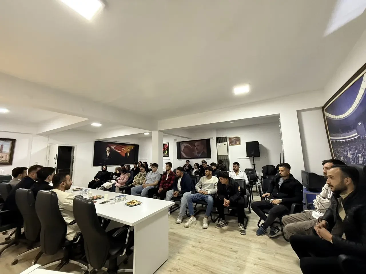 AK Gençlik Toplantıda Buluştu 4