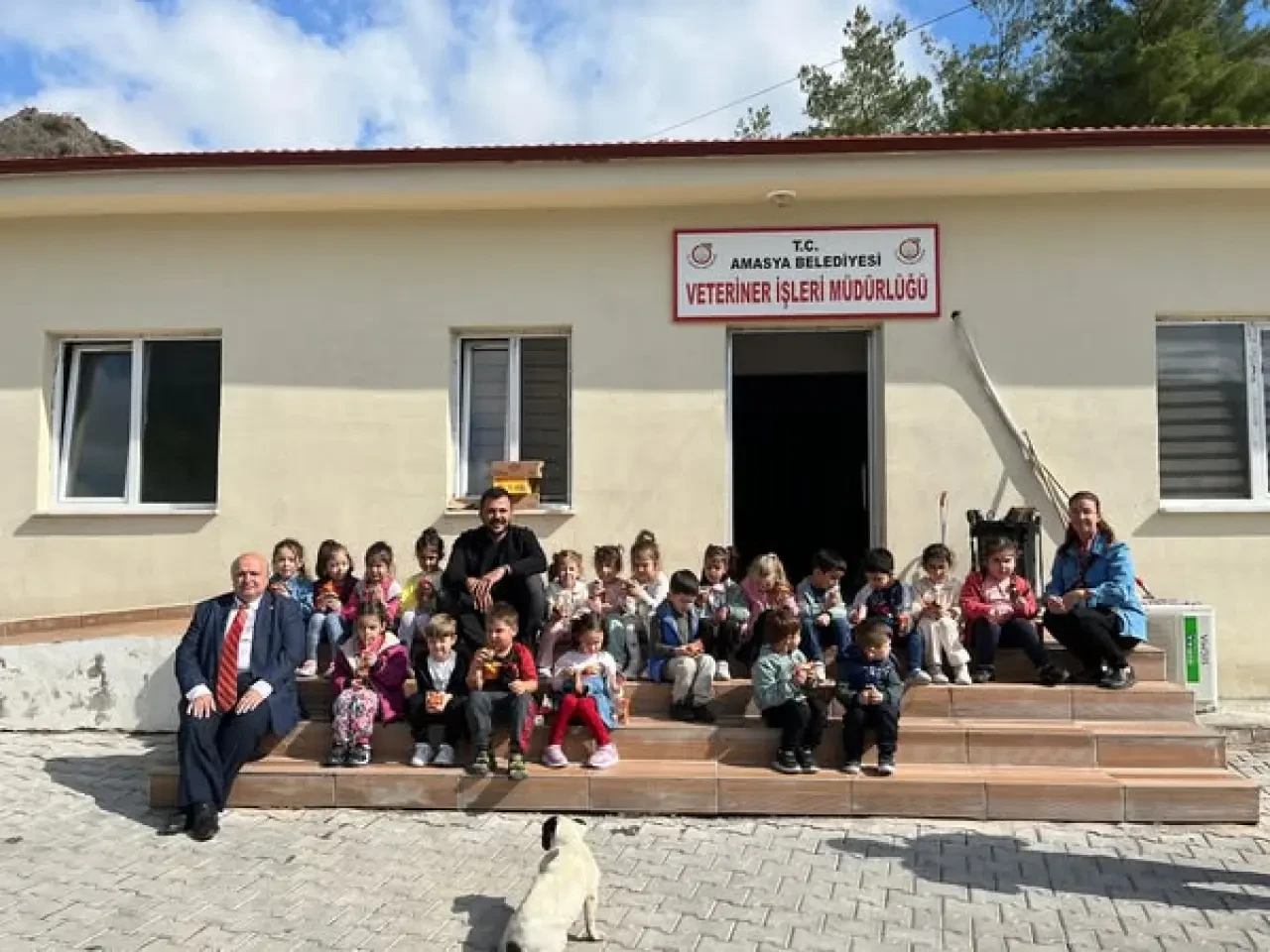 Amasya’da Minikler Hayvan Sevgisini Doyasıya Yaşadı 2