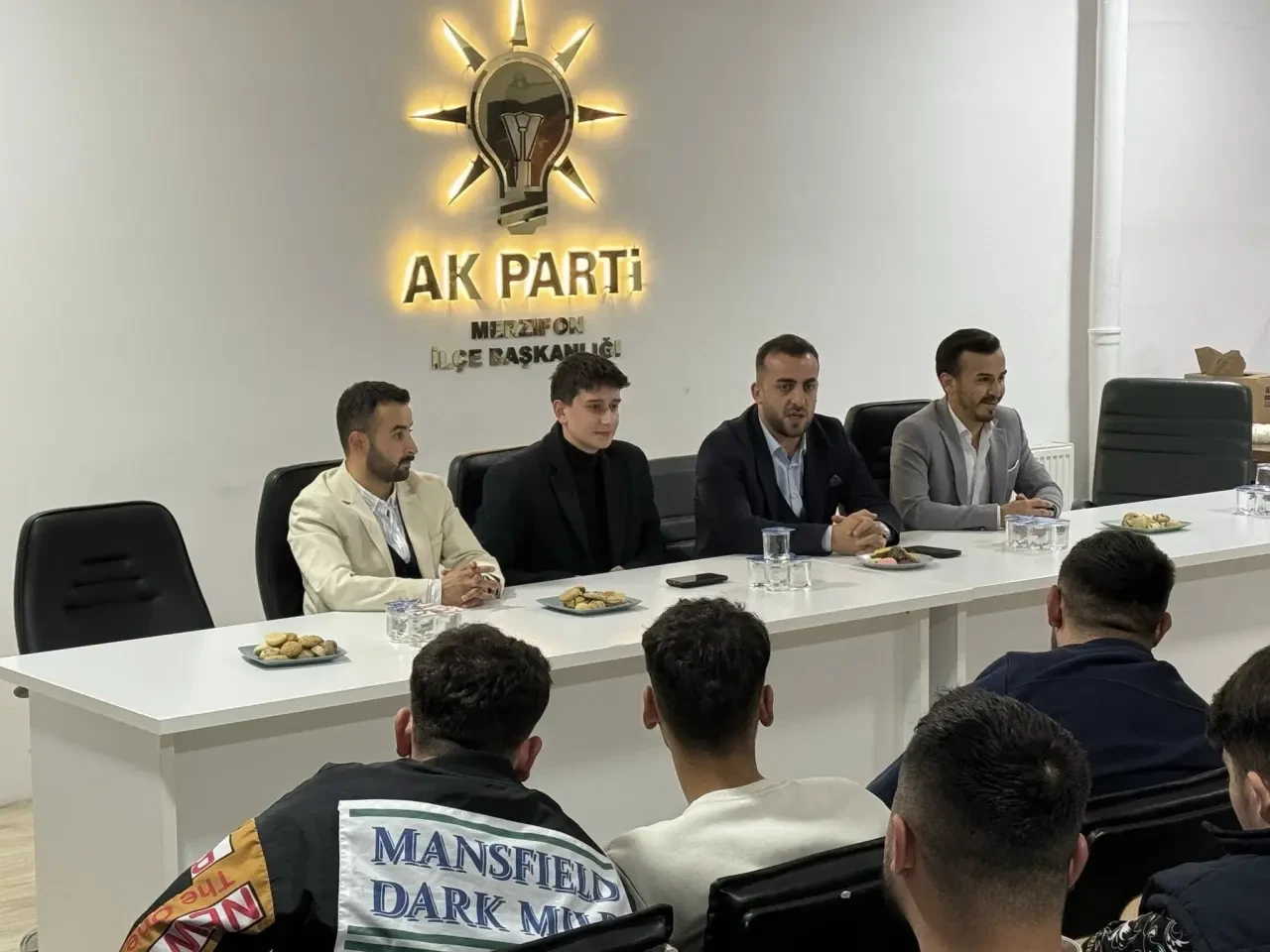 AK Gençlik Toplantıda Buluştu 2