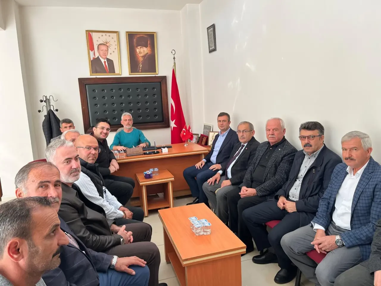 AK Parti Heyetinden Muhtarlar Günü Ziyareti 1