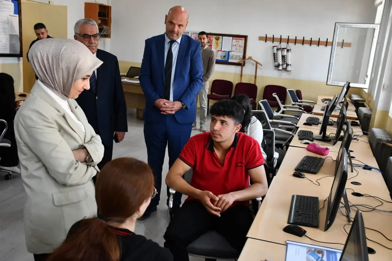 Kaymakam Güneş’ten Eğitime Destek Ziyareti 4