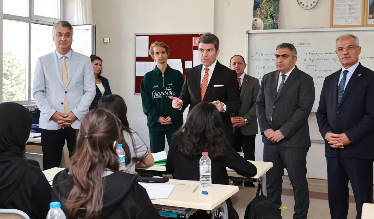 Vali Bakan Merzifon’da Öğrencilerle Buluştu 1