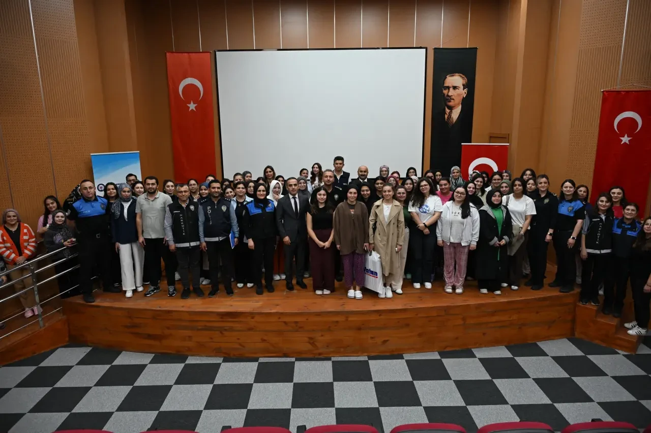 Amasya Emniyeti Gençlerle Güvenliği Konuştu 1