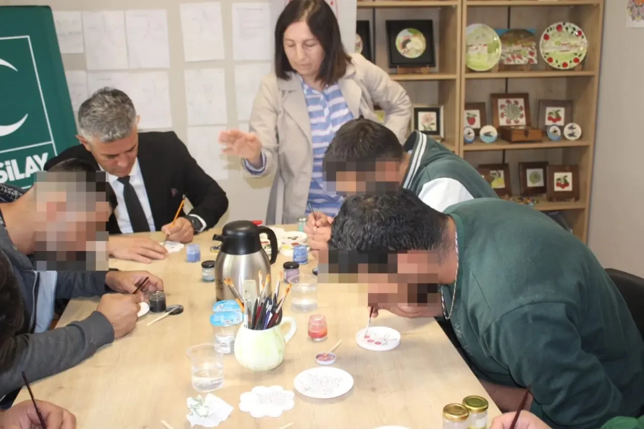 Renklerle Rehabilitasyon: YEDAM’da Anlamlı Etkinlik 3