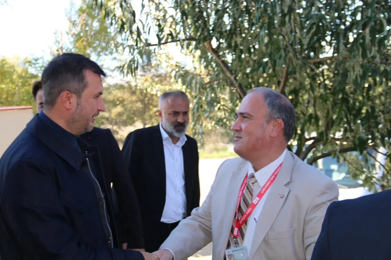 AK Parti Heyeti Kızılay’da: Çilez Bağış Yaptı 4