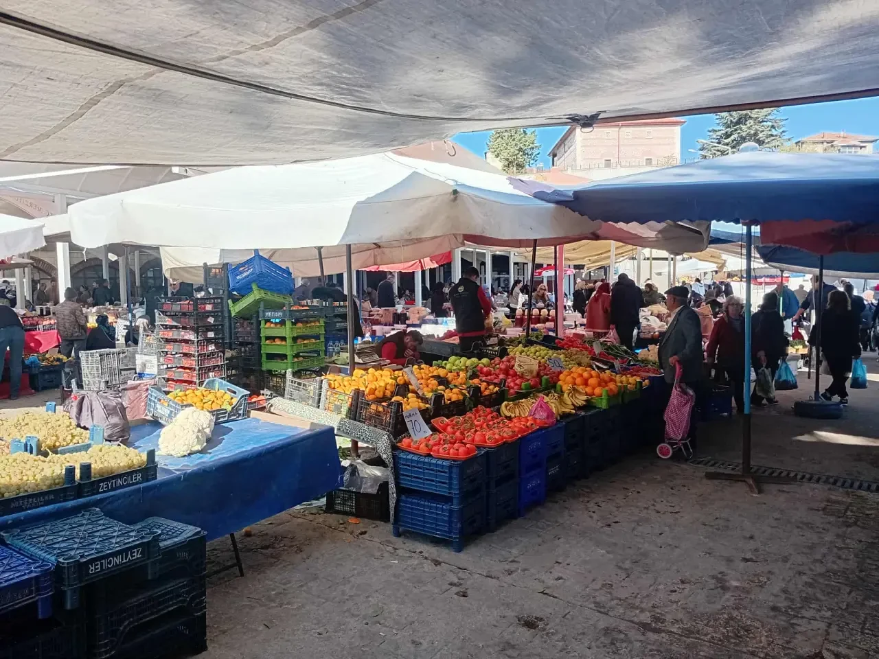 Pazartesi Pazarı Hareketliydi: Fiyatlarda En Büyük Sürpriz Hamside Yaşandı 4
