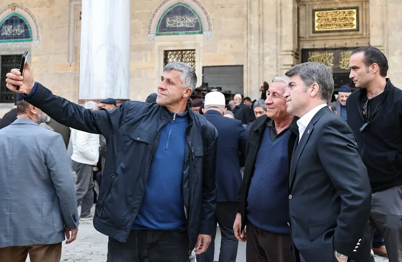 Vali Bakan Tarihi Külliyede Halkla Buluştu! 1