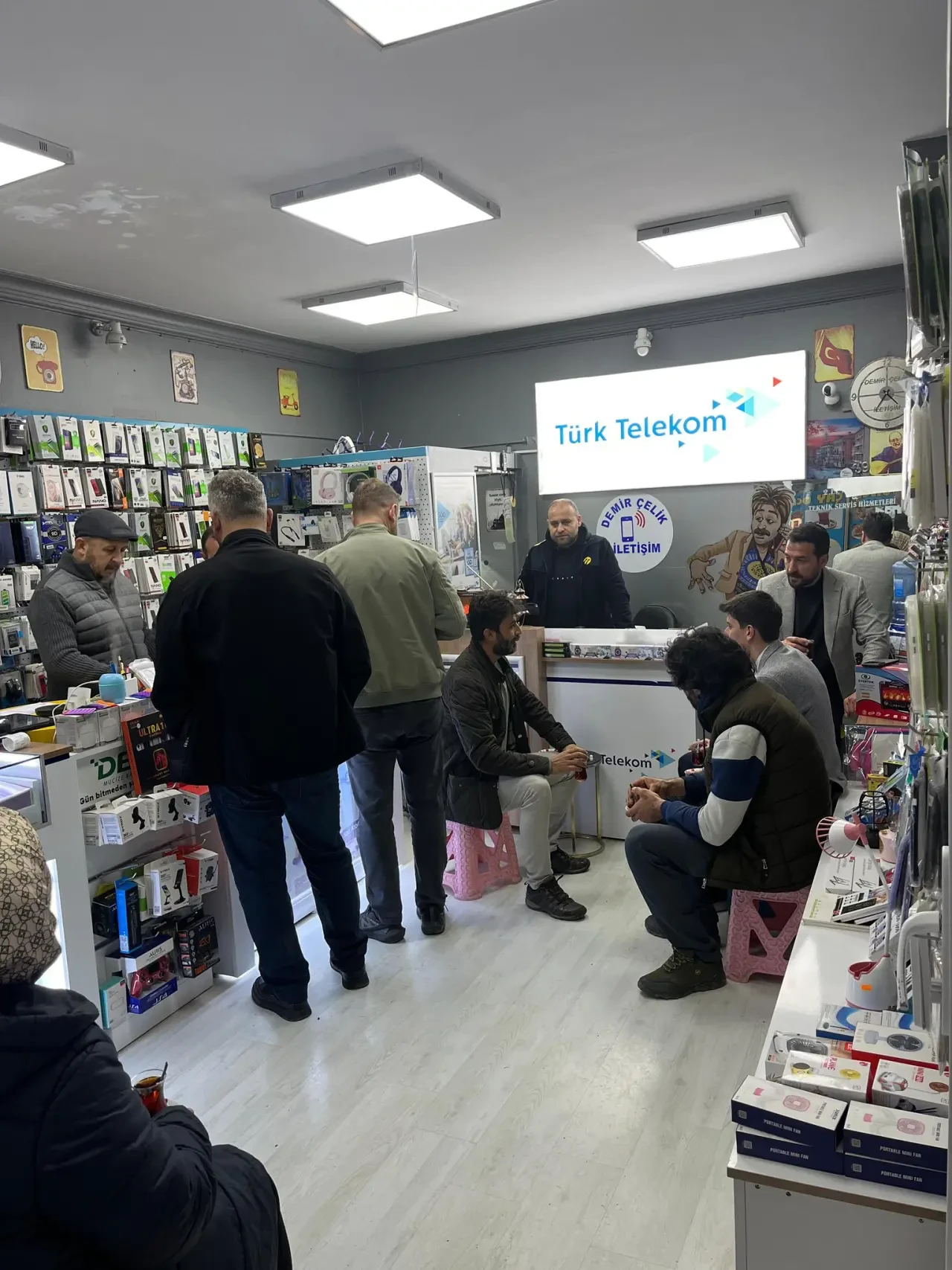 Merzifon AK Parti'den Esnafa Çiçekli Sürpriz 3