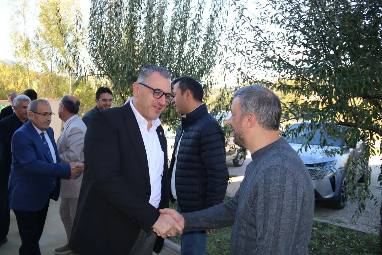 AK Parti Heyeti Kızılay’da: Çilez Bağış Yaptı 3