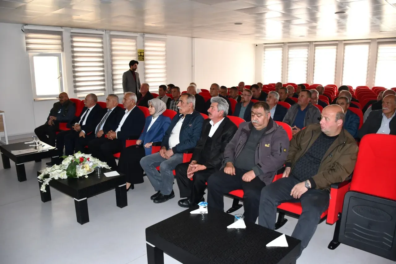 Gümüşhacıköy’de Köylere Hizmet Götürme Birliği Toplantısı 3