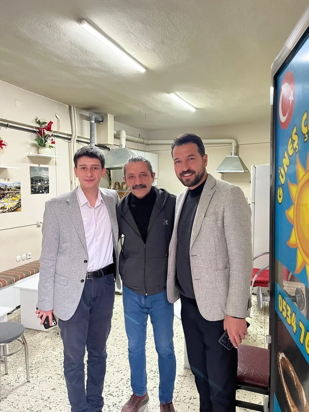 Merzifon AK Parti'den Esnafa Çiçekli Sürpriz 4