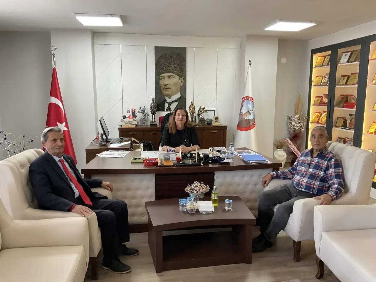 Başkan Zehra Özyol’a Hemşehrilerinden Ziyaret 1