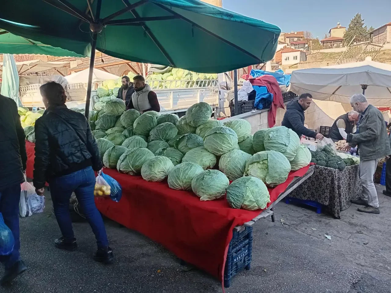 Pazartesi Pazarı Hareketliydi: Fiyatlarda En Büyük Sürpriz Hamside Yaşandı 1