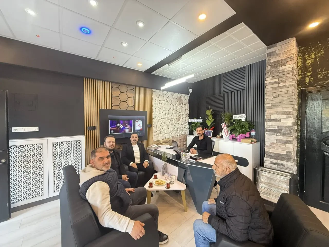 Merzifon Gençleri’nden Esnafa Destek Ziyareti 1