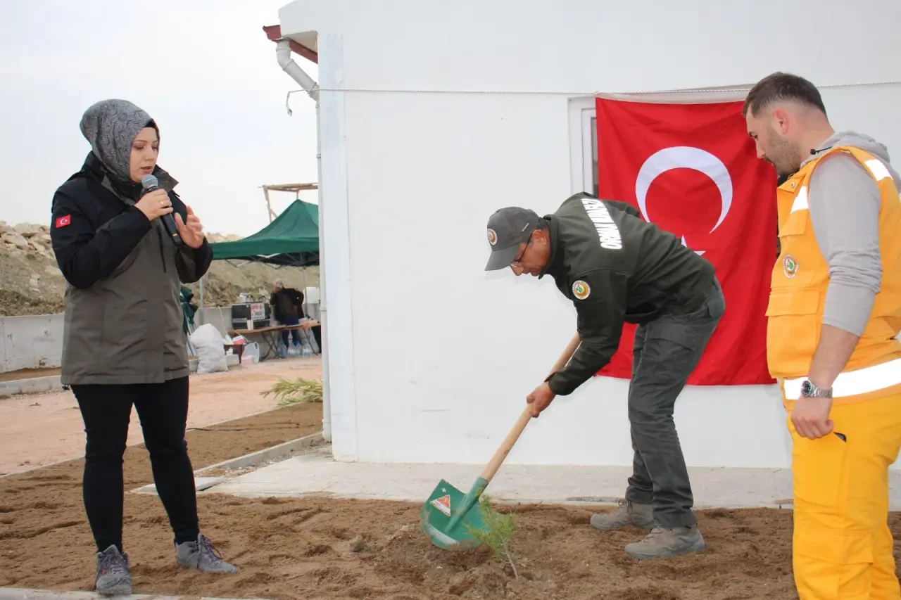 “Sevdamız Yeşil Vatan” Sloganıyla Fidan Dikimi Gerçekleştirildi 3