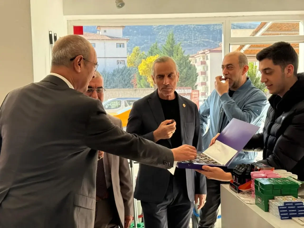 MHP Amasya Teşkilatından Esnaf Ziyaretleri: “Derdiniz Derdimiz” 4