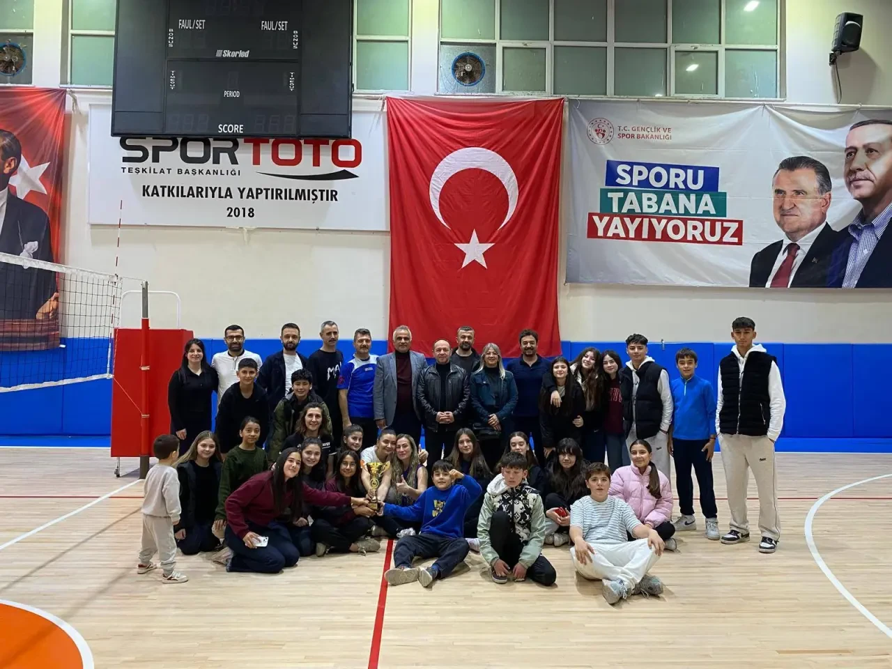 Merzifon'da Öğretmenler Sahada da Şampiyon! 2