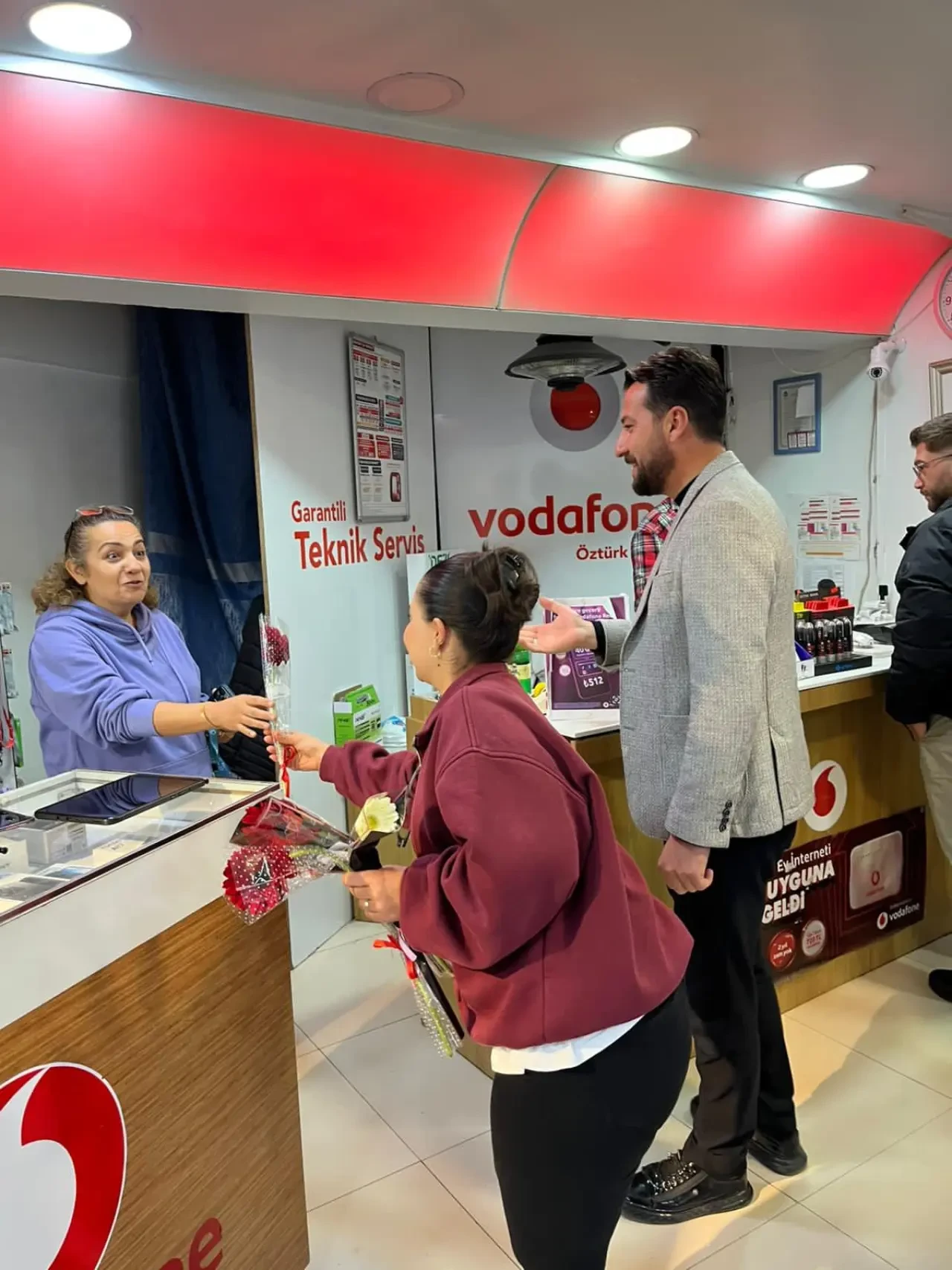 Merzifon AK Parti'den Esnafa Çiçekli Sürpriz 2