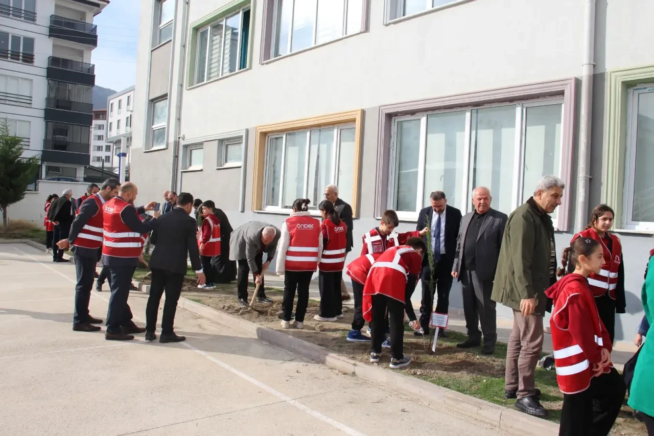 Şehitlerimiz Adına Fidan Dikimi Yapıldı. 3