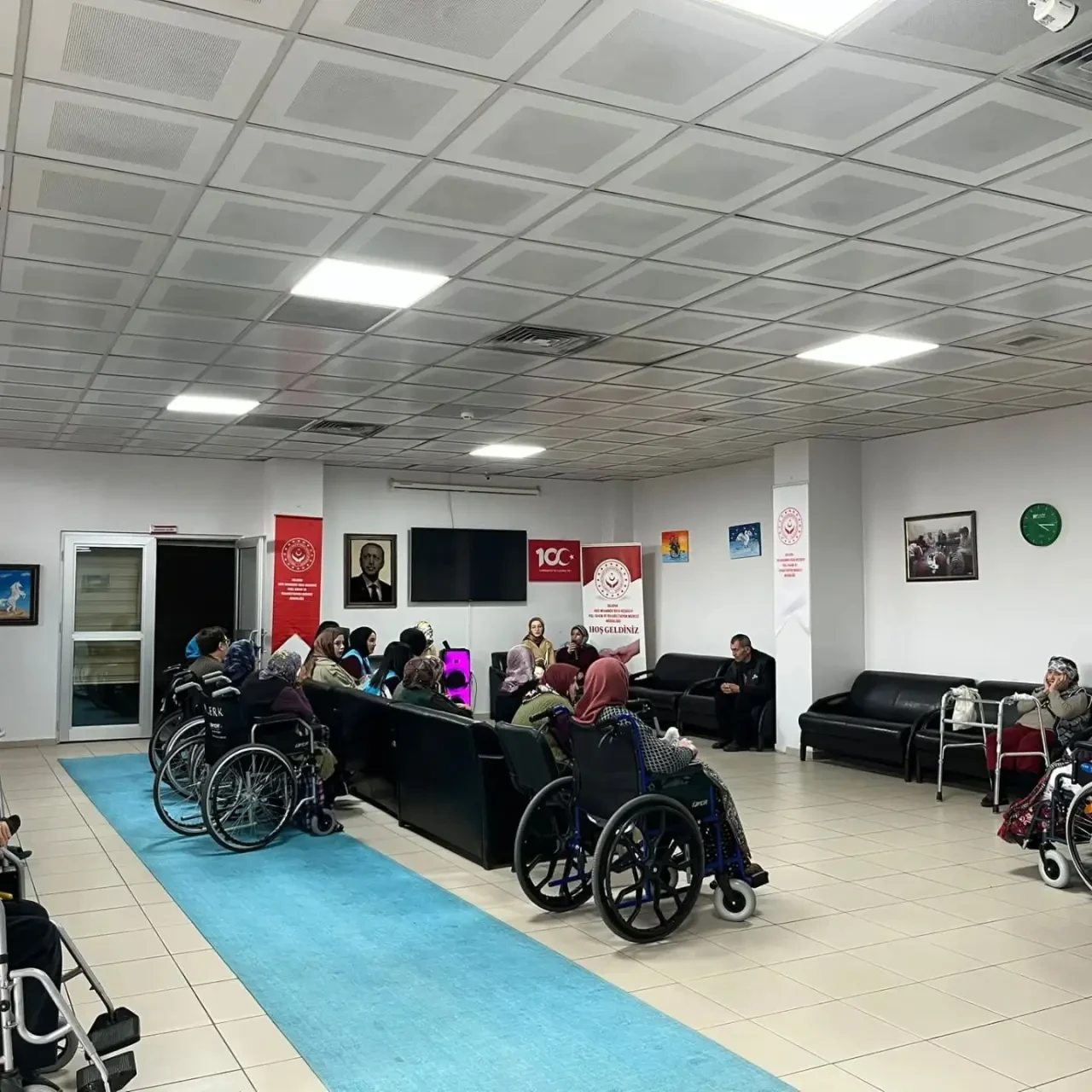 Gençlerden Huzurevin Ziyaret 3