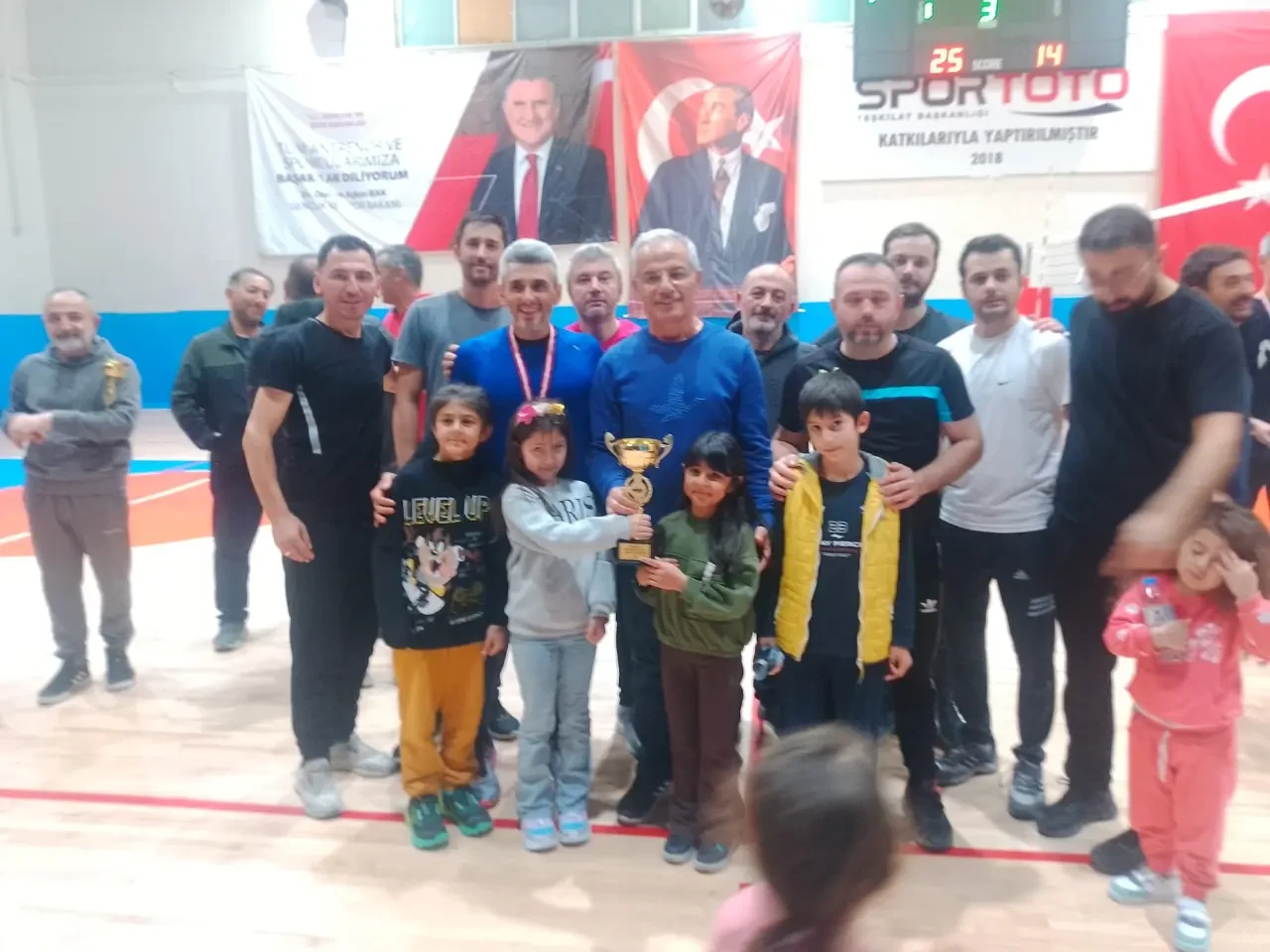 Merzifon'da Öğretmenler Sahada da Şampiyon! 4