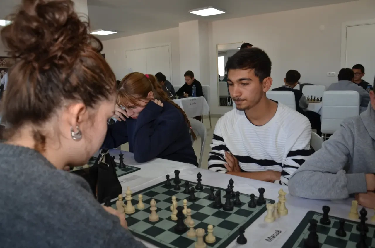 Gümüşhacıköy’de Atatürk’e Saygı Satranç Turnuvası Düzenlendi 4