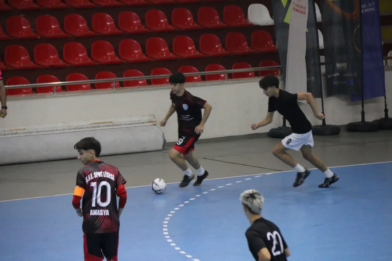 Amasya’da Okul Sporları Futsal Müsabakaları Başladı 4