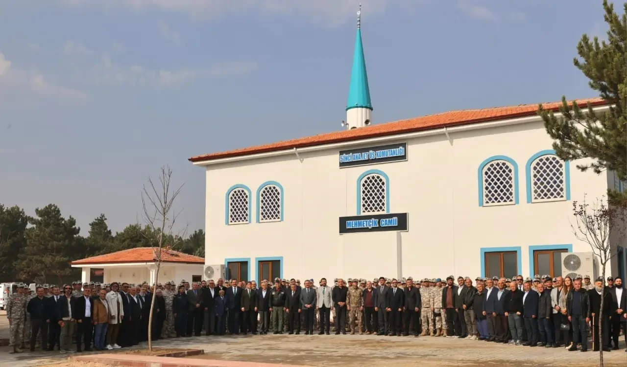 Merzifon’da Mehmetçik Camii'nde İlk İbadet Günü 6