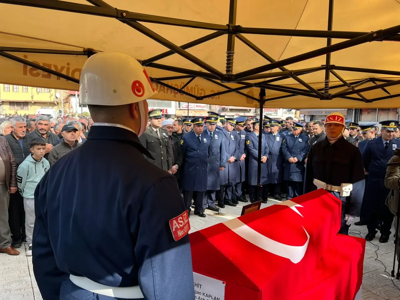 Göz Yaşları Sel Oldu: Amasya Şehidini Uğurladı 3
