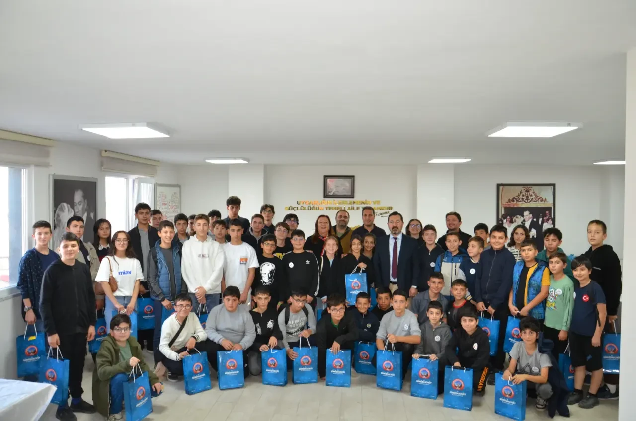 Gümüşhacıköy’de Atatürk’e Saygı Satranç Turnuvası Düzenlendi 8