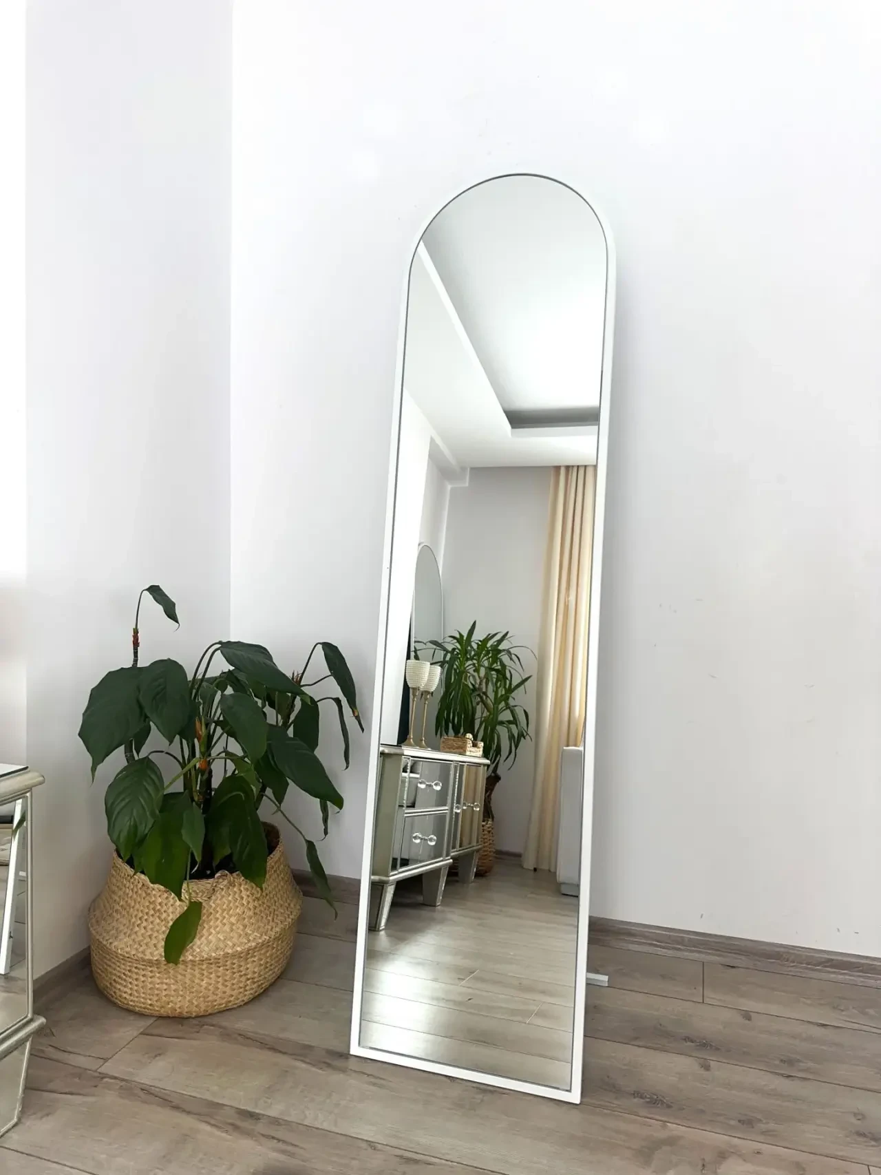 Evde Boy Aynası Kullanımı Neden Önemli? Dekorasyona Etkisi ve Uzmanların Tavsiyeleri 1