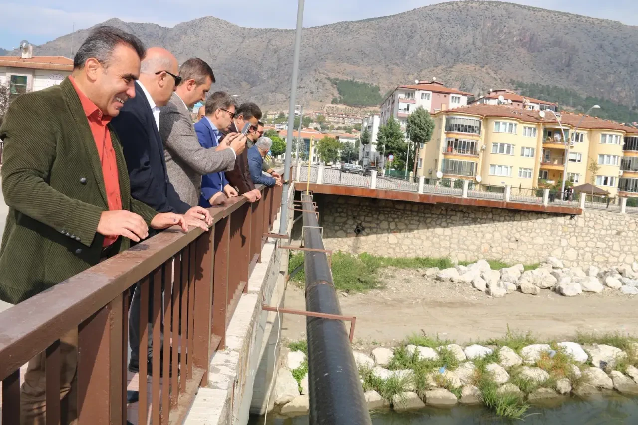 Yeşilırmak’ta Yatak Temizliği Başladı: Amasya İçin Köklü Çözüm Hedefleniyor 3