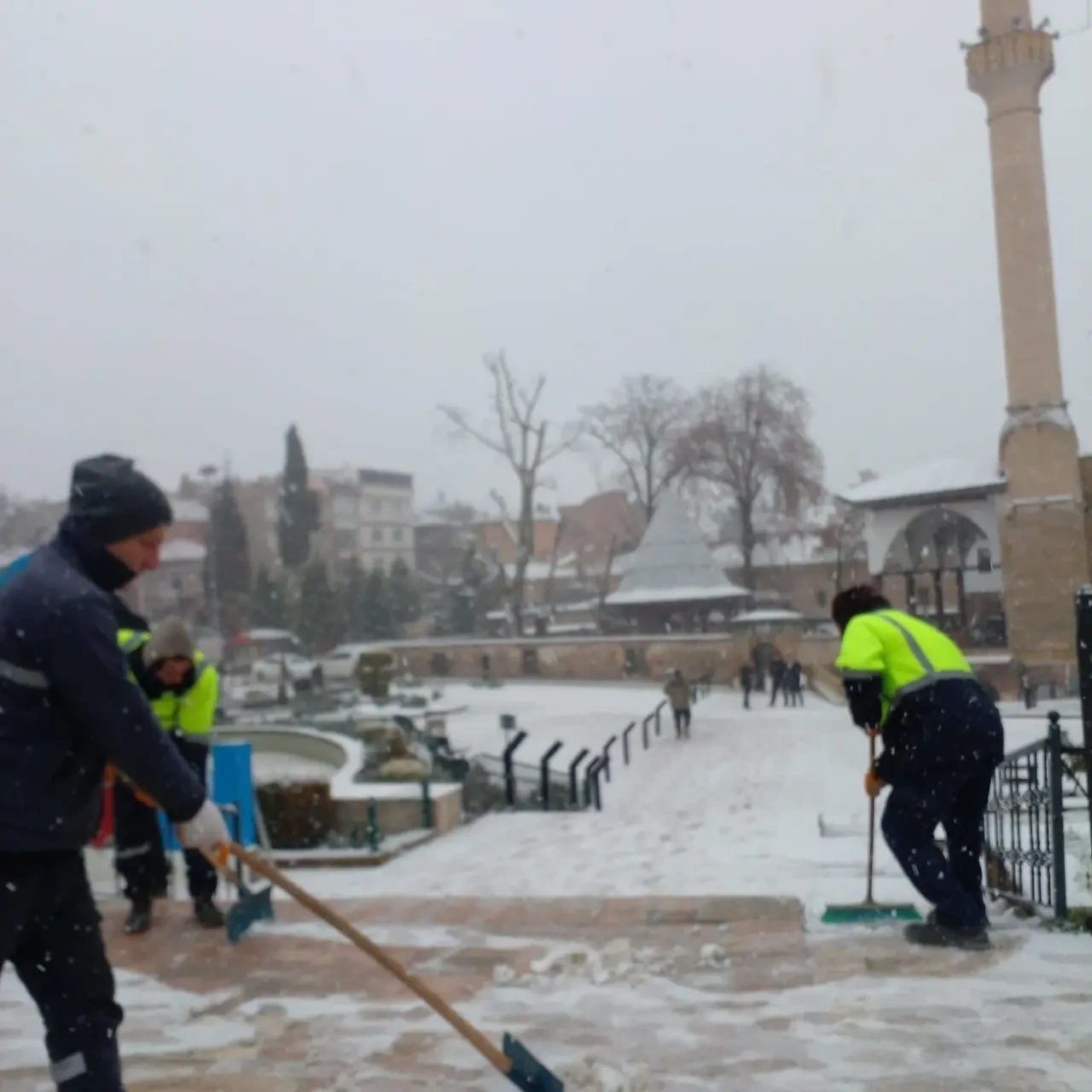 Merzifon’da Kar Mesaisi: Belediye Ekipleri 7/24 Sahada 3