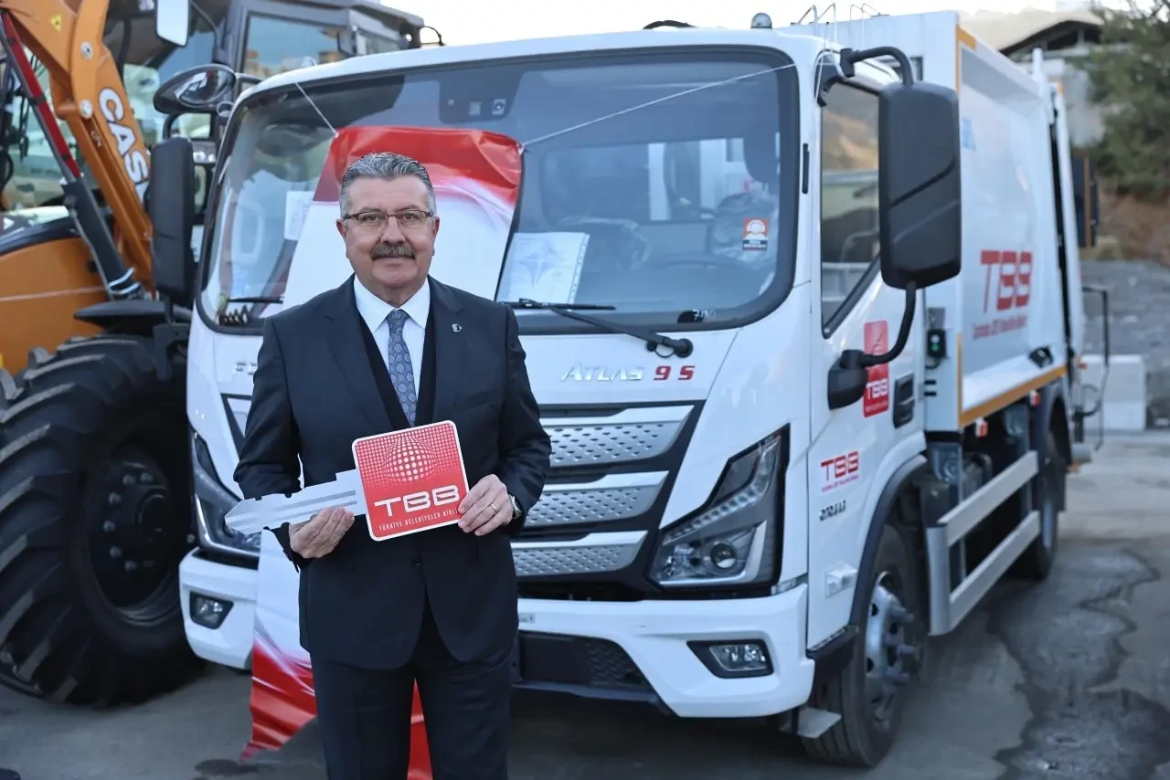 Merzifon Belediyesi’ne Yeni Çöp Kamyonu 6