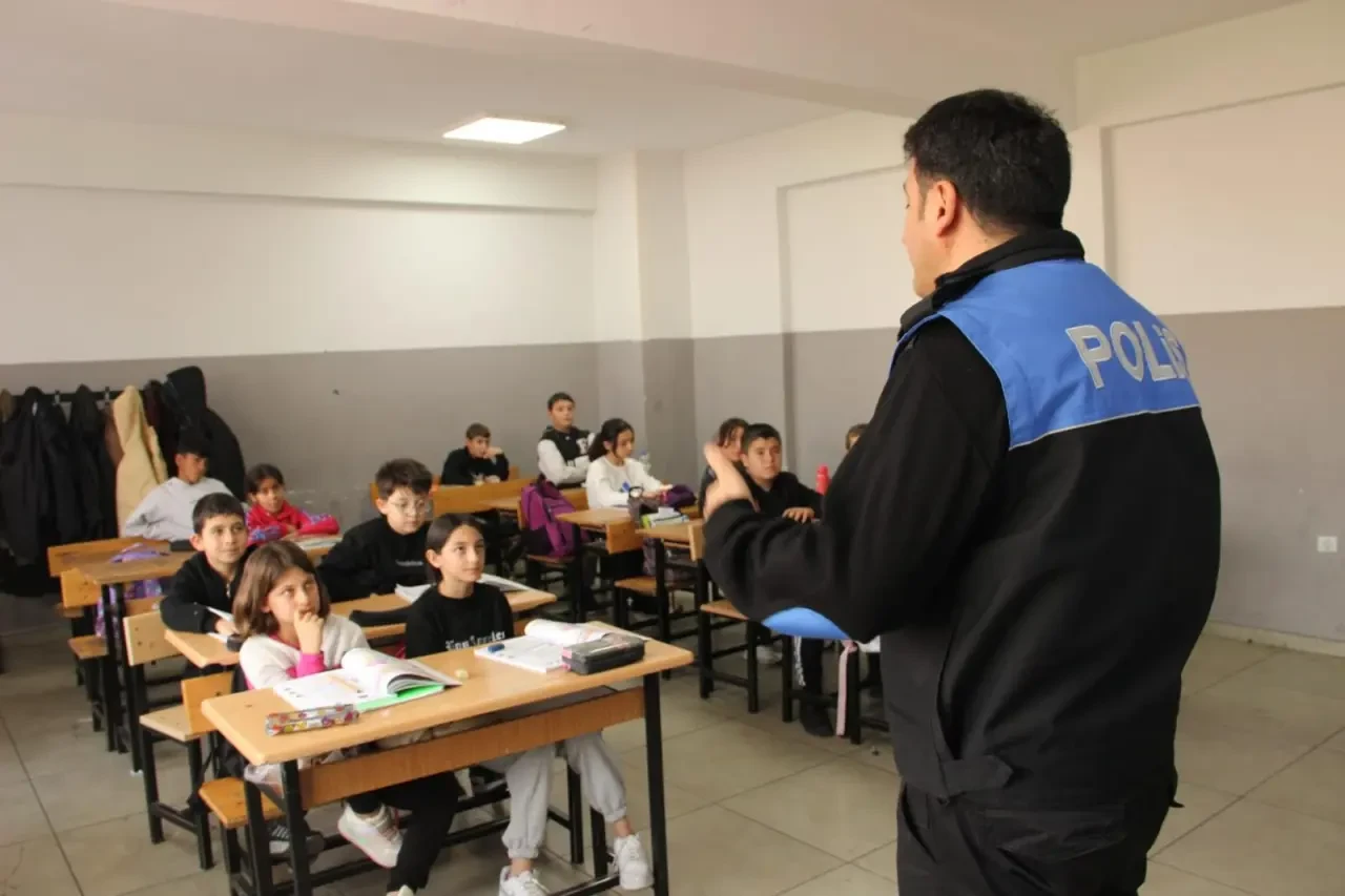 Suluova'da Akran Zorbalığına Polis Eli 2