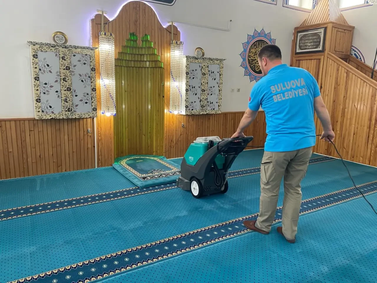Suluova Belediyesi’nden Cami Temizliği Hizmeti 2