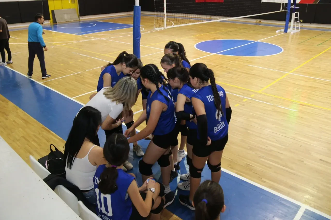 Amasya’da Yıldız Kızlar Voleybol İl Birinciliği 7