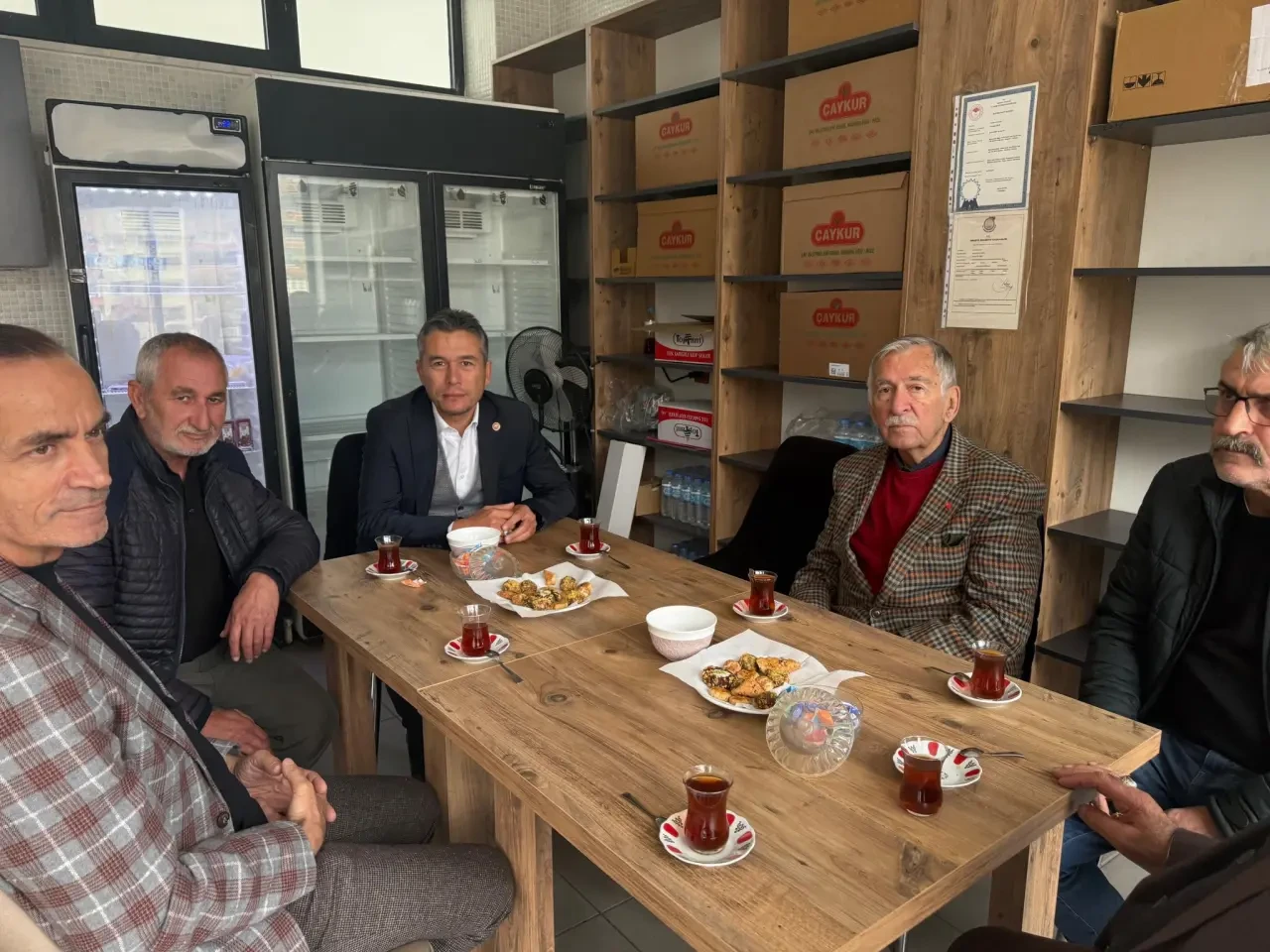 MHP’den Esnafa Ziyaret 4