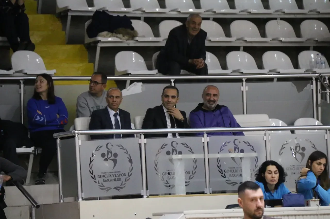 Amasya’da Yıldız Kızlar Voleybol İl Birinciliği 5