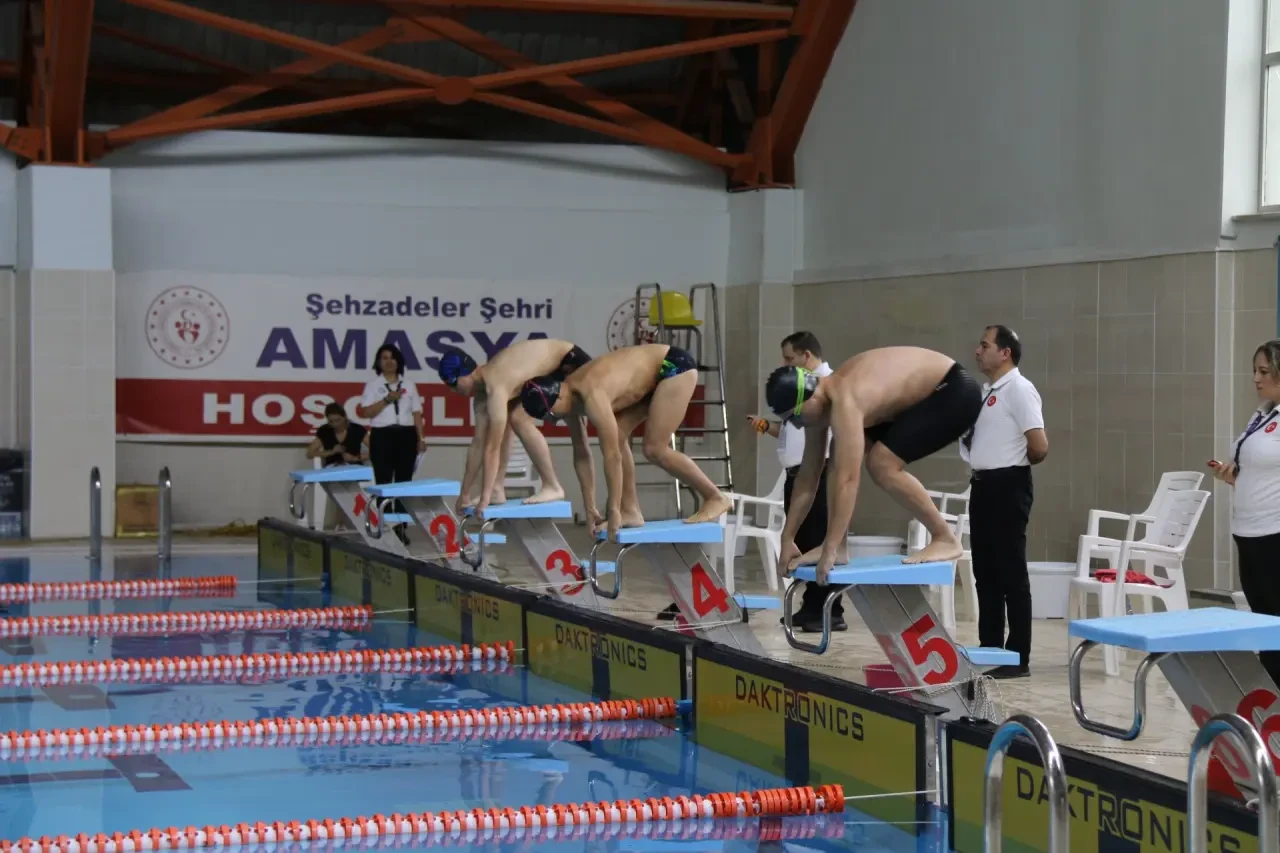 Amasya’da Yüzme İl Birinciliği Müsabakaları Başladı 1