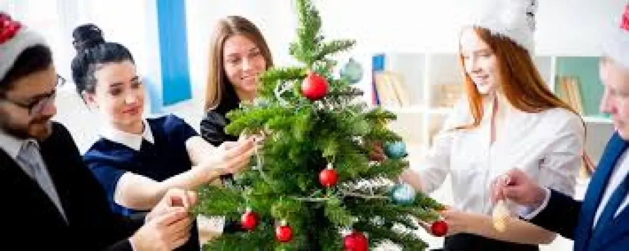 İş Yeri ve Ofislerde Yılbaşı Dekorasyonu ile Motivasyon Artıyor 4