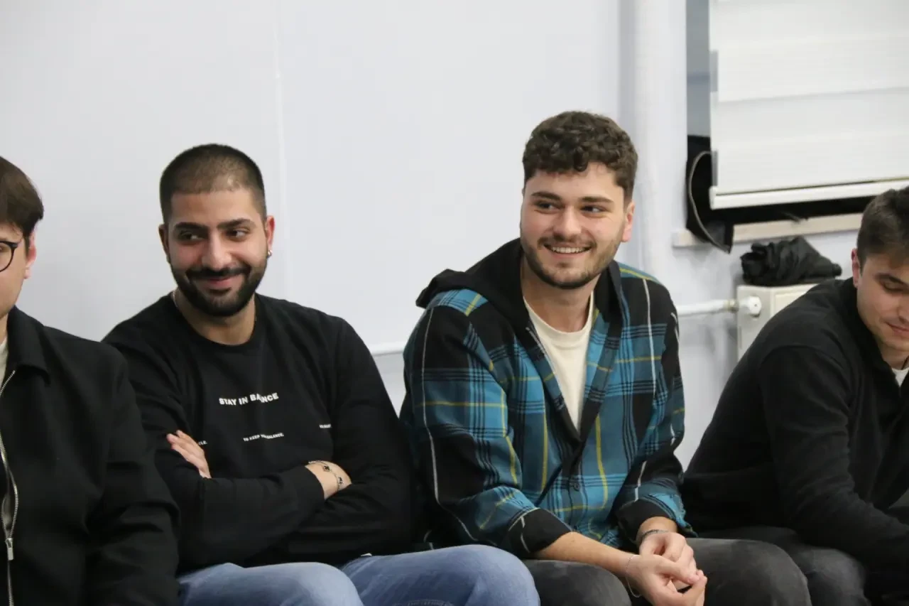 ÜNİDES’te Başarı Taçlandı: Gençlere Sertifika Töreni 4