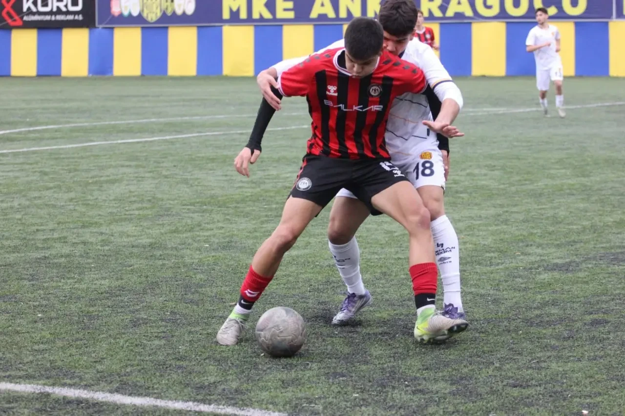 Arca Çorum FK’nın Genç Transferi Deniz Doruk Demirci’den Çifte Hedef: Tıp ve Futbol 3