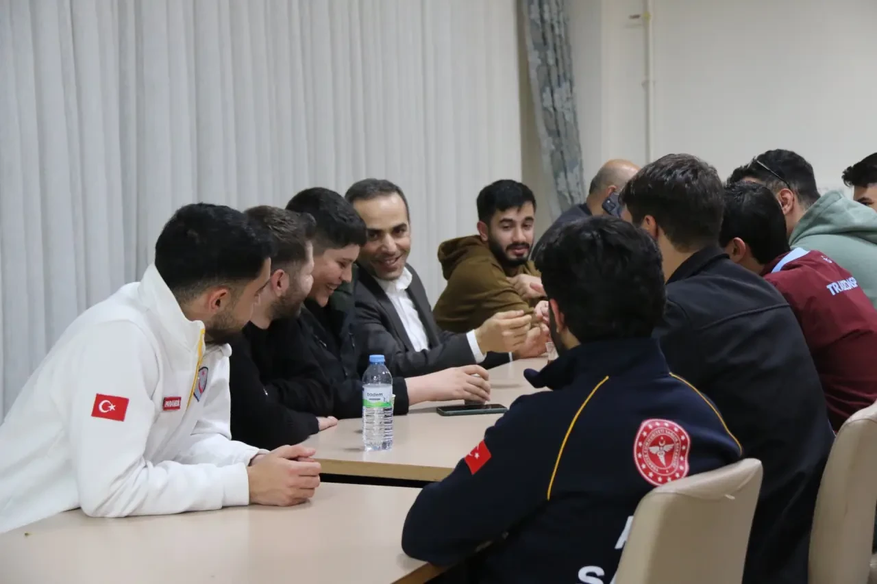 Amasya’da Yurt Buluşması: İl Müdürü Osman Ercan Öğrencilerle Aynı Sofrada 4